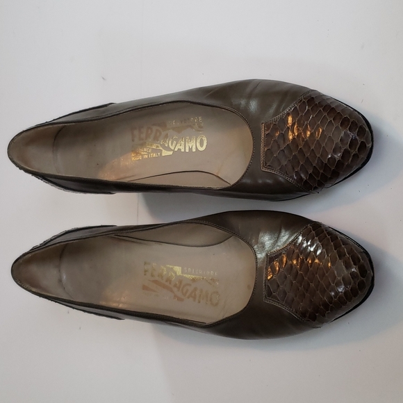 Vintage Ferragamo heels olive green shoes, sz 8 - Picture 2 of 10